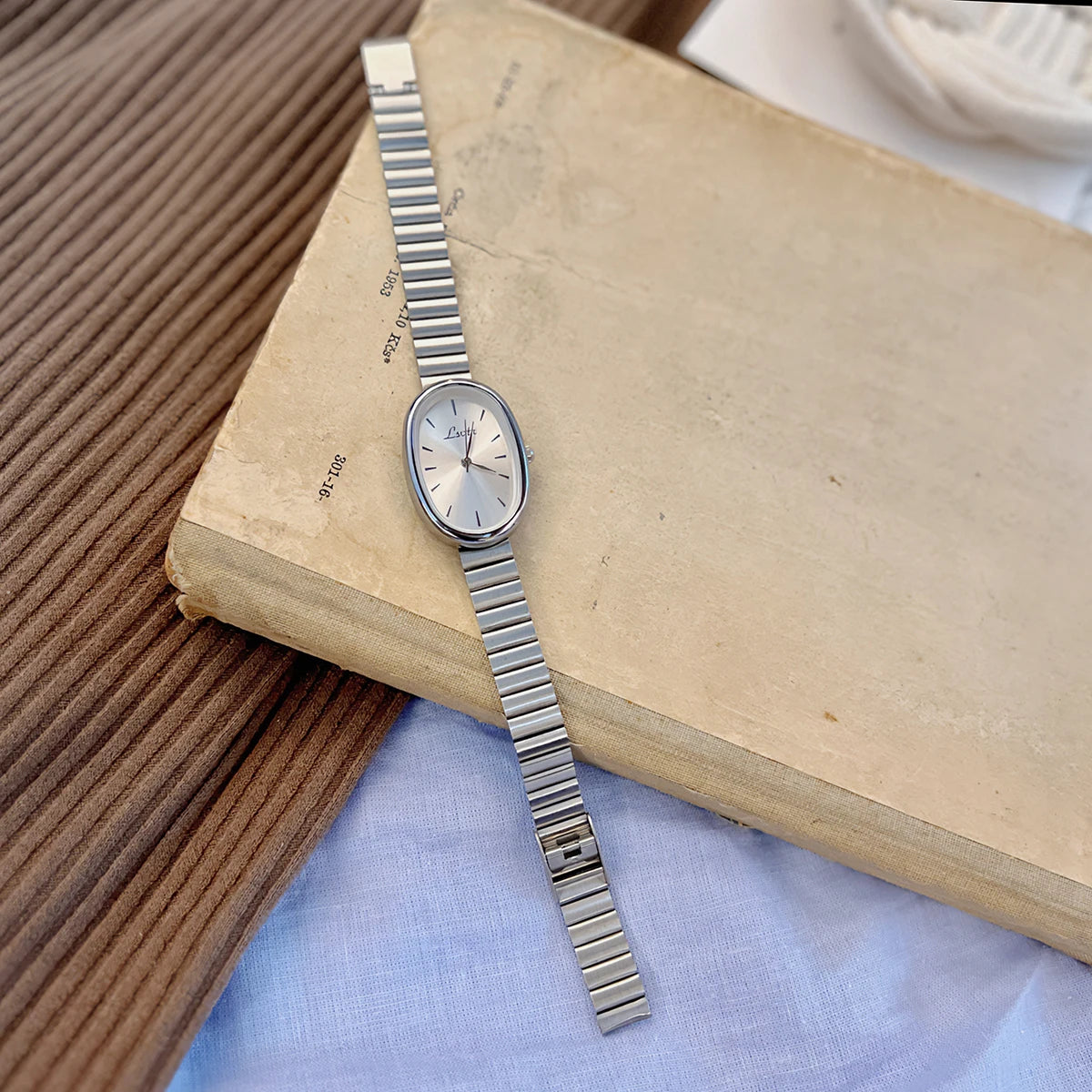Women's Vintage Luxury Quartz Watch - Gold & Silver Bracelet