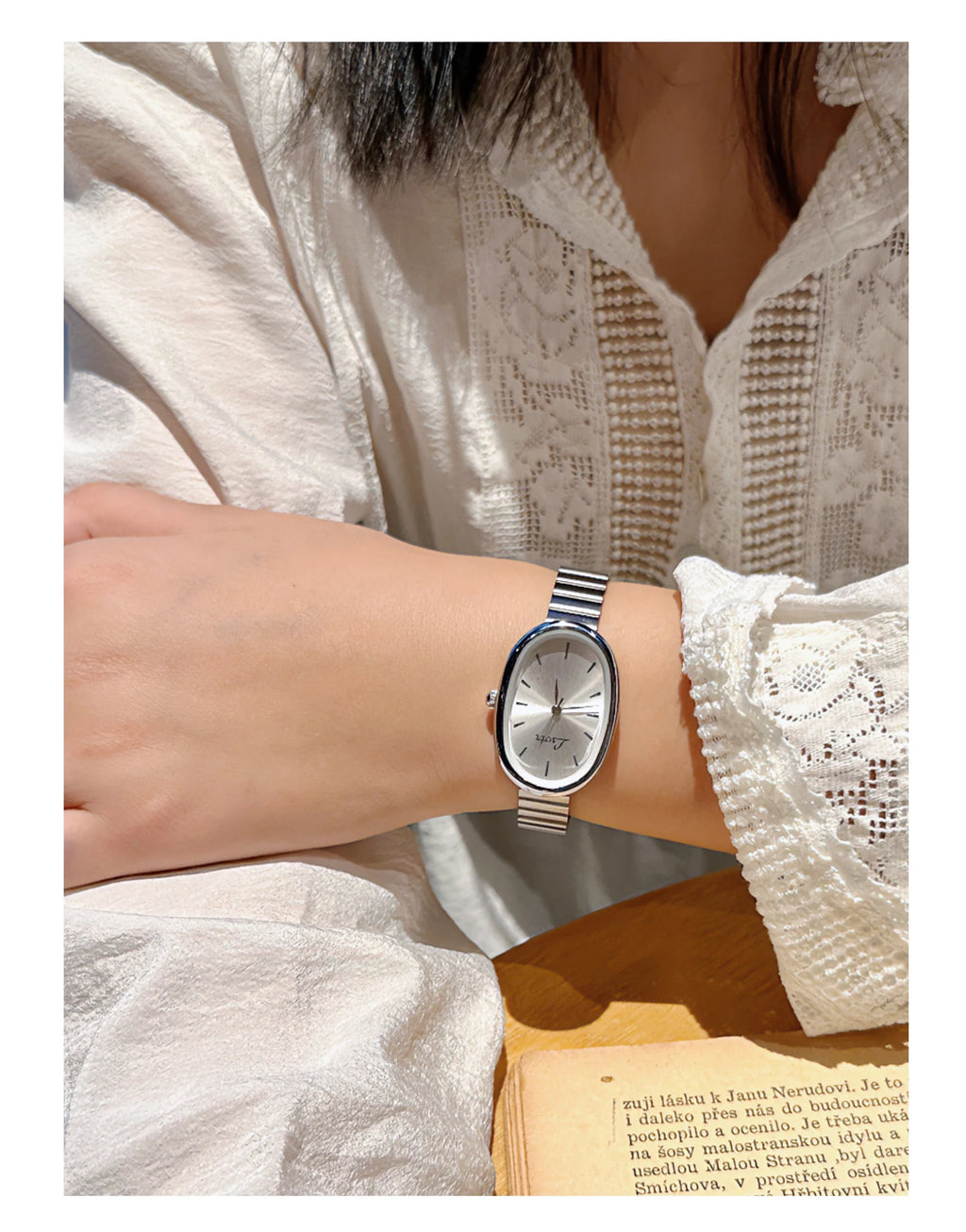 Women's Vintage Luxury Quartz Watch - Gold & Silver Bracelet