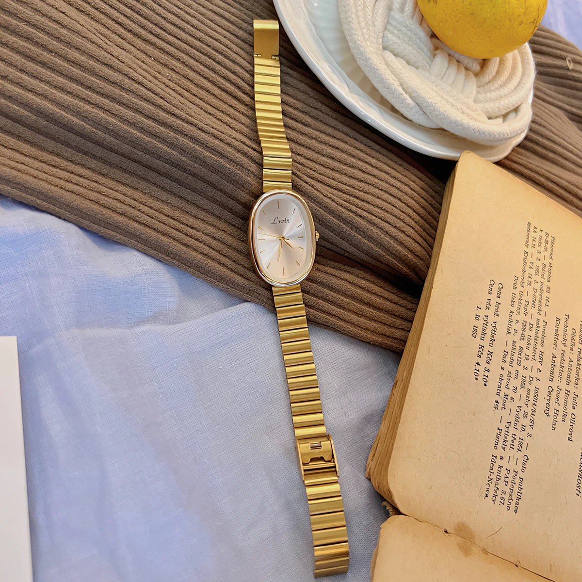 Women's Vintage Luxury Quartz Watch - Gold & Silver Bracelet